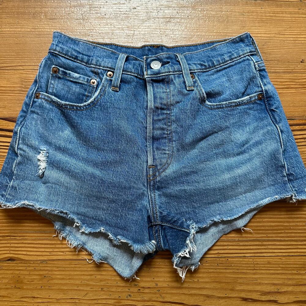 Levi's 501 button fly medium wash cut off jean shorts SIZE 25‎
